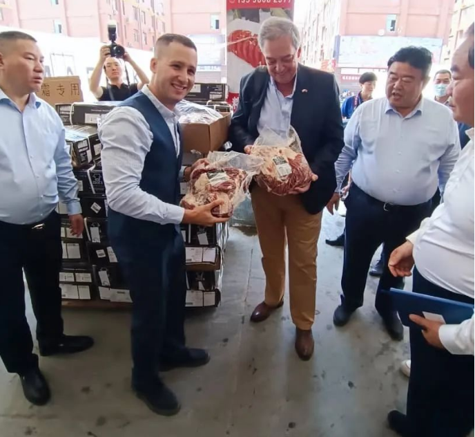 烏拉圭代表團參觀萬邦農產品市場